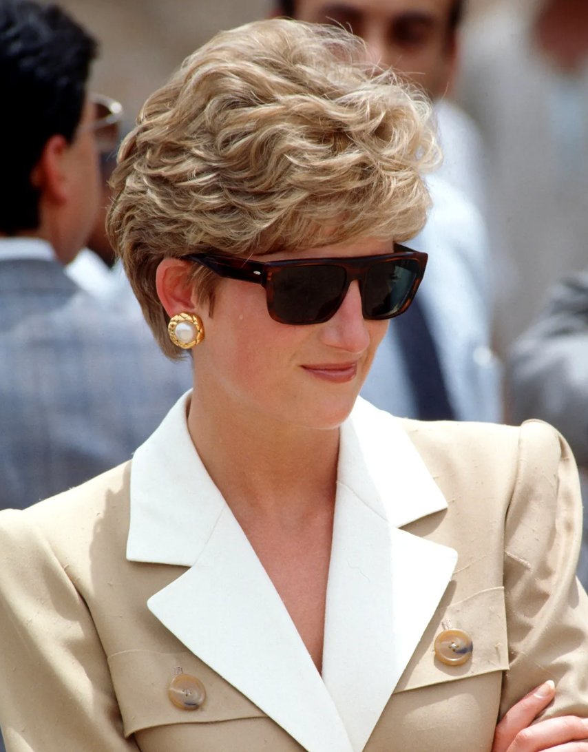 Tatlermagazine's tweet photo. The hottest sunglasses to snap up now https://t.co/JPtBWMscSg https://t.co/jpgNC46tJh