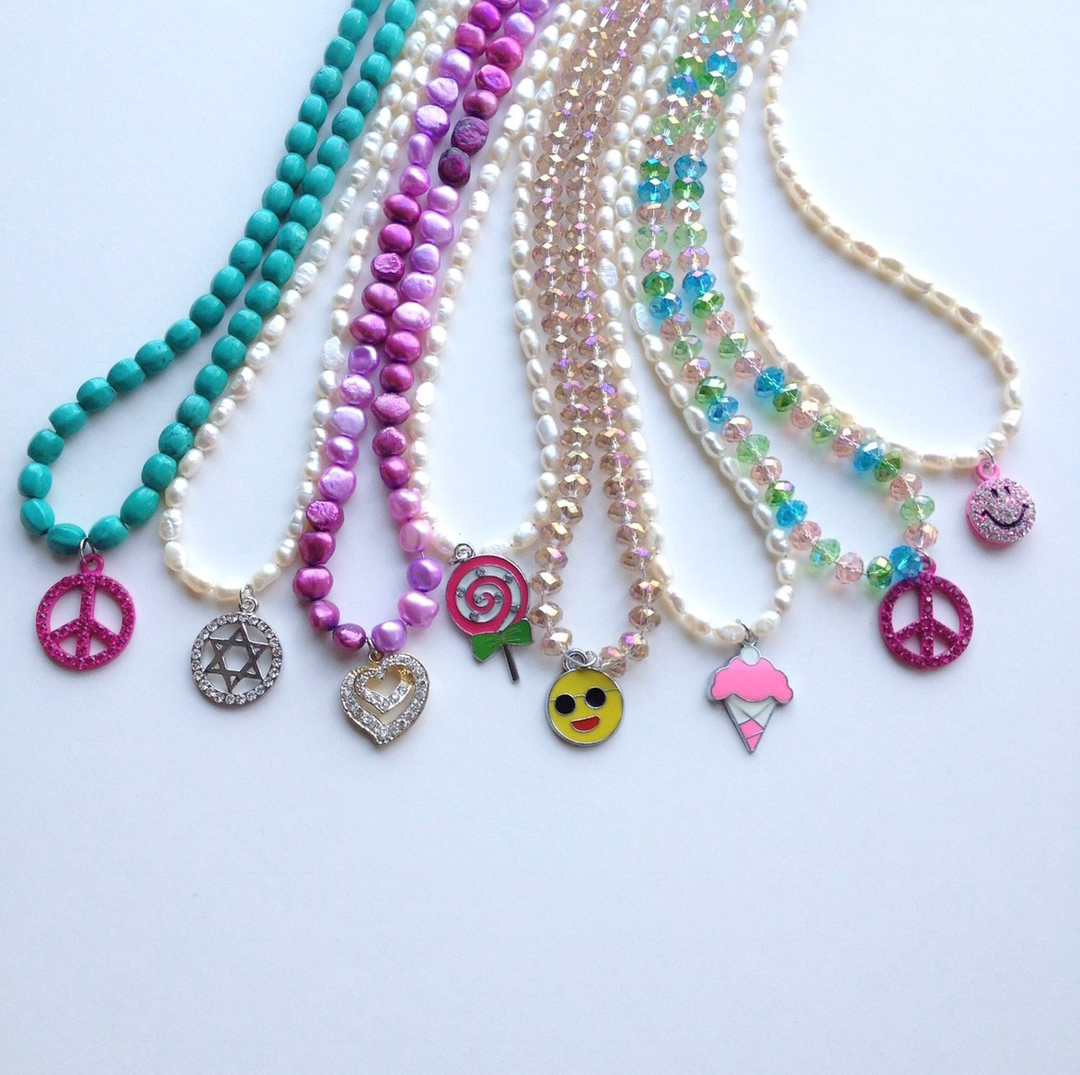thepartyactvty's tweet photo. Bead bar necklaces 😃 ☮️ 🍭 

Visit https://t.co/J6A10sIBsc to BOOK NOW! 

📱 call 800-890-8852

#thepartyactivity #partyactivity #beadbar #crystalbeadbar https://t.co/lSWFp0qXJH