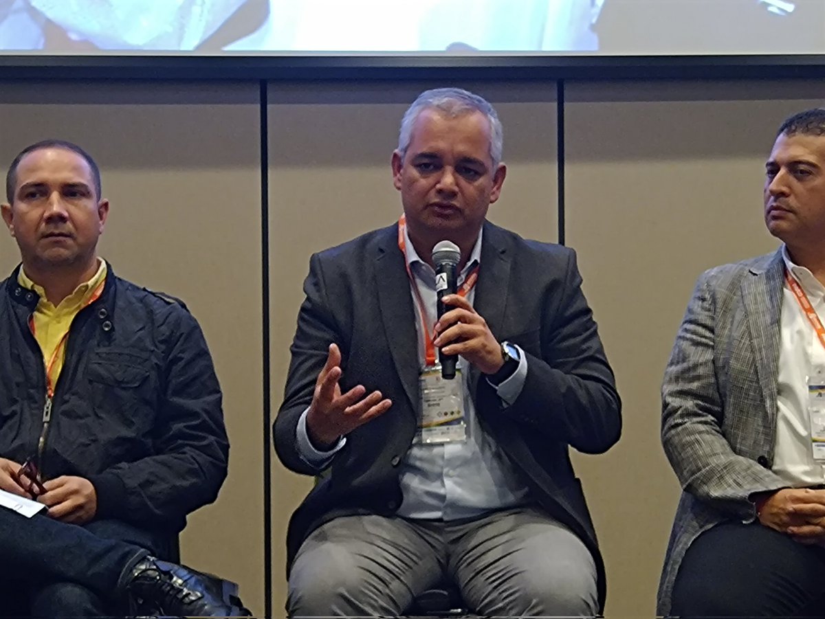 En el 65 Congreso de <a href="/ACODAL/">ACODAL NACIONAL</a>, los directores de <a href="/CAS_SANTANDER/">CAS</a> <a href="/CARCDMB/">CDMB</a>
<a href="/CAMHUILA/">CAMHUILA</a> y <a href="/CvcAmbiental/">CVC</a> y Asocars, y Ellen Bollen de las Autoridades Holandesas del Agua DWA, participan en el panel "Resultados y perspectivas para la gobernanza del agua" del programa InspirAgua.