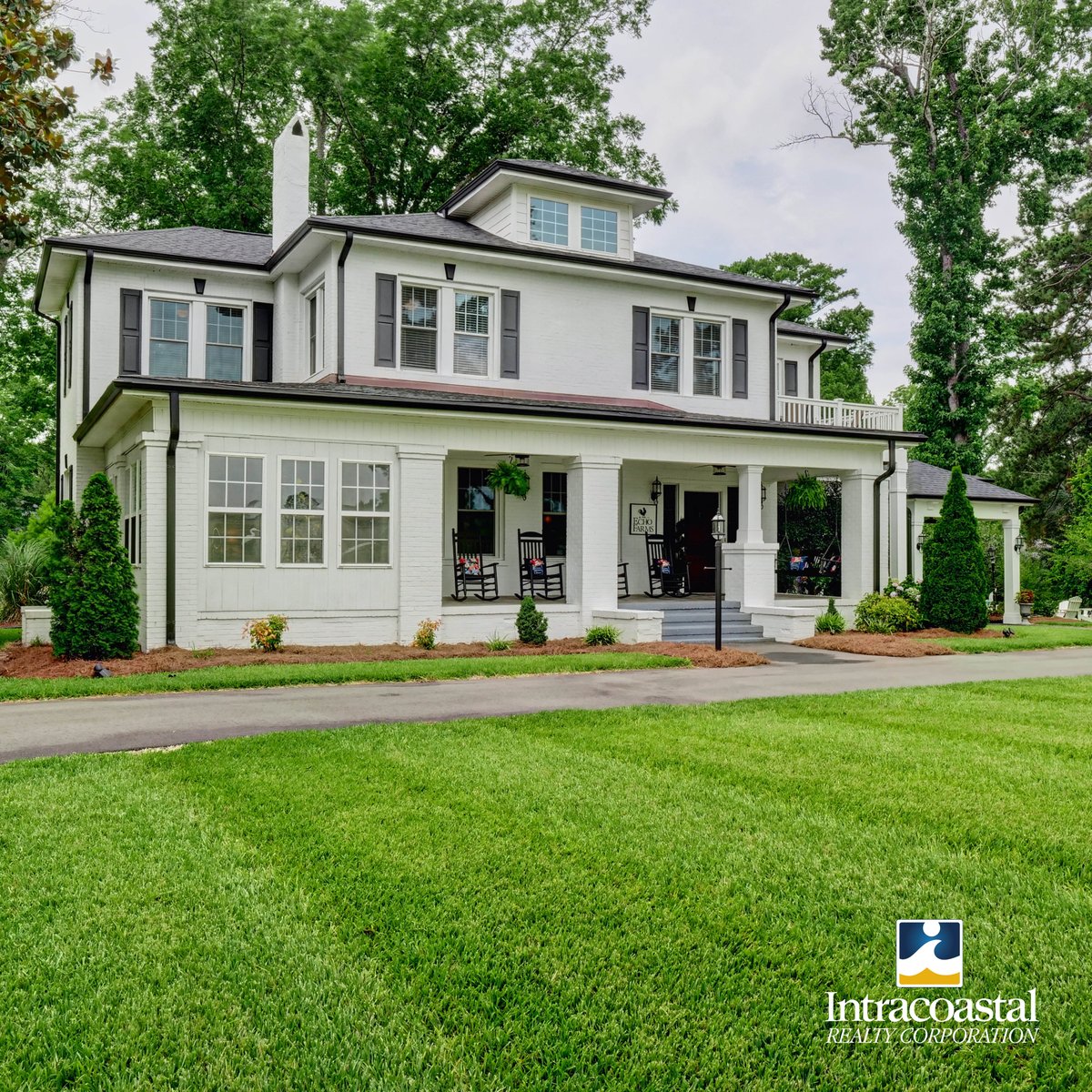 IntracoastalRC's tweet photo. ⭐ Historic Wilmington Charm! ⭐
3935 Appleton Way | Echo Farms | Wilmington, NC 28412 | $788,000
https://t.co/1XzC5ybQST

The original Echo Farms Farmhouse lovingly restored! 

#ExceptionalProperties #SouthernCharm #RestoredFarmhouse #IntracoastalRealty #EchoFarms https://t.co/6n5nsh2NsT