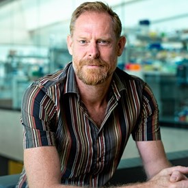 "Coming out as non-binary is a journey I am only just beginning”. On #NonBinaryAwarenessDay, we wanted to reshare Giles Oldroyd FRS’s reflections on how life for LGBT+ scientists has changed in the 50 years since the first London Pride: royalsociety.org/blog/2022/06/g…