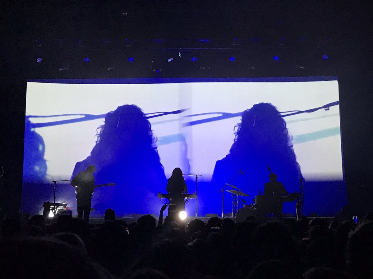 Stesspac's tweet photo. Such a magical night. Finally saw @BeaccchHoussse at the @RadiusChicago and it was everything I expected and more. A visual and auditory experience I will never forget. #beachhouse #radiuschicago #concert #livemusic https://t.co/Hve2TKs9mq