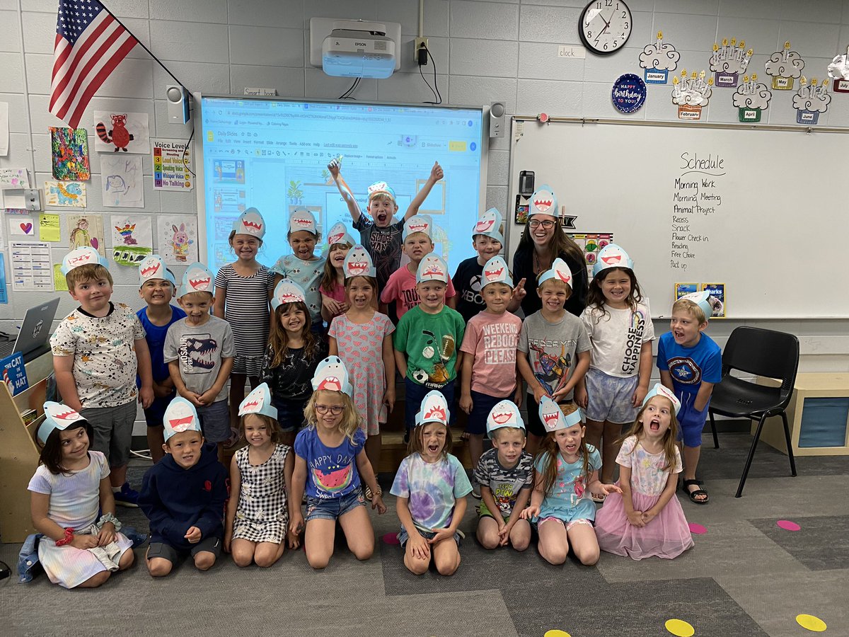 missuhen's tweet photo. Shark headbands were the perfect way to end our ocean animal week #wcsflight https://t.co/D2is9INzgn