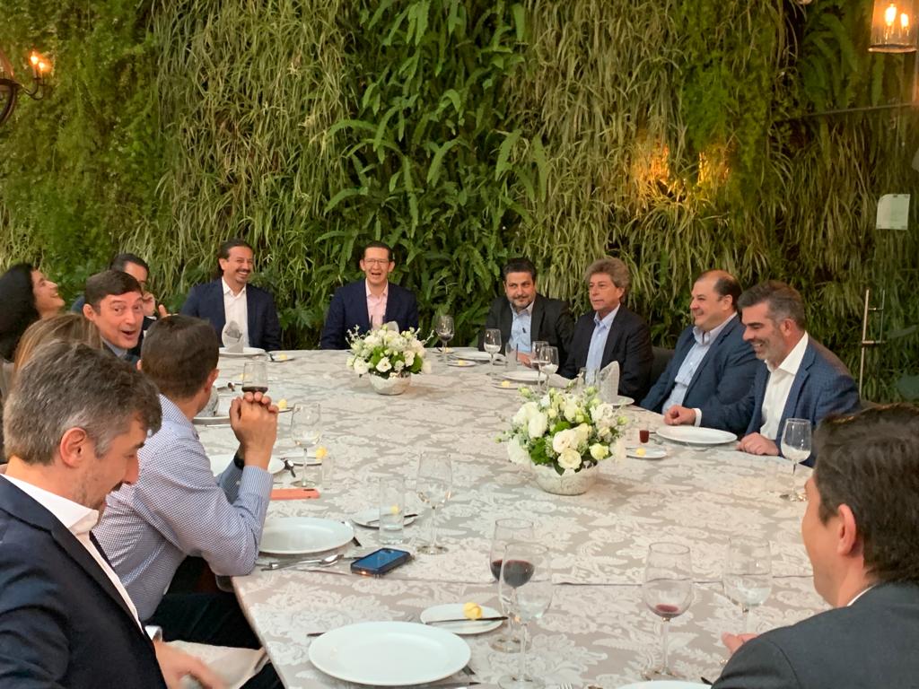 fnaranjo16's tweet photo. ¡Que gran oportunidad de reunirnos otra vez, muchas gracias a @Laercioabq , @QuintanaGIsidro y a @rvinyals por abrir la conversación con nuestros partners. 

@cisco
@CiscoLatam https://t.co/h4kQ64EjGz