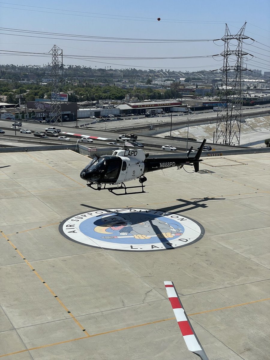 nivedita_bhasin's tweet photo. Felt like a #VIP, visiting the #HooperHeliport #AirSupportDivision of the @LAPDairsupport Courtesy my course mate at @USC_Aviation.
Reminded of #BoschLegacy well, maybe I’ll watch it now from different perspective 😎👩✈️ 🚁 https://t.co/uv2k0eSFBB