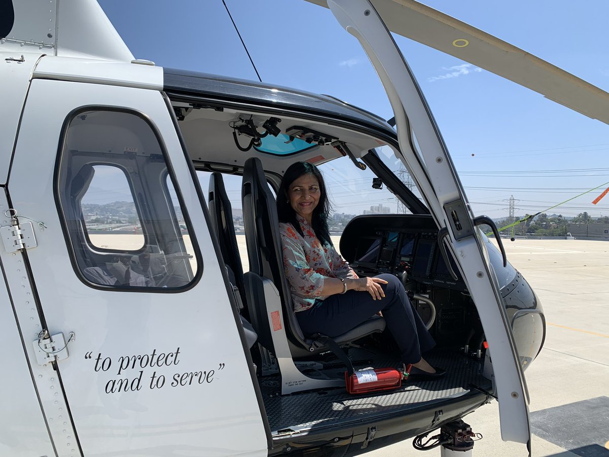 nivedita_bhasin's tweet photo. Felt like a #VIP, visiting the #HooperHeliport #AirSupportDivision of the @LAPDairsupport Courtesy my course mate at @USC_Aviation.
Reminded of #BoschLegacy well, maybe I’ll watch it now from different perspective 😎👩✈️ 🚁 https://t.co/uv2k0eSFBB
