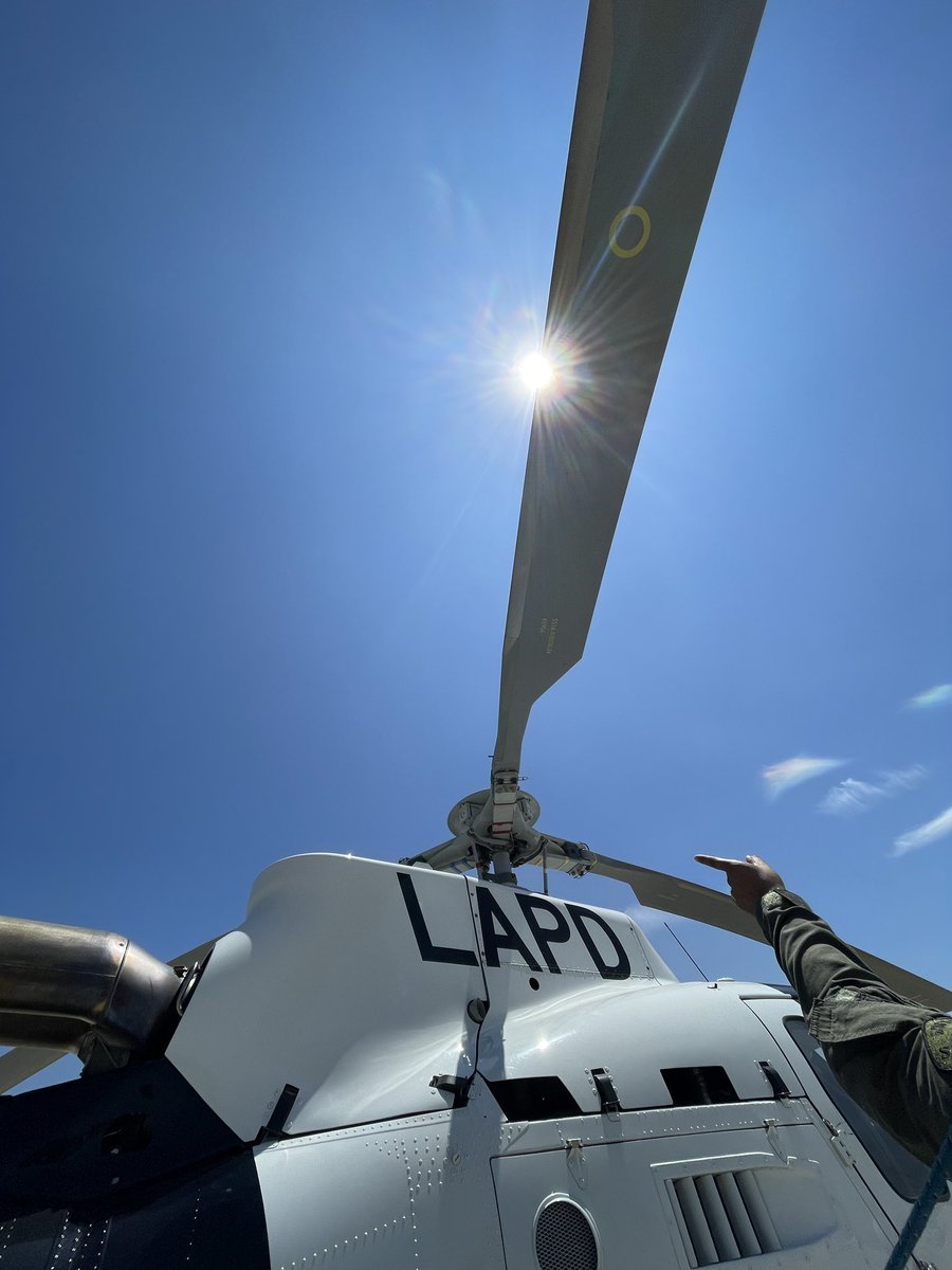 nivedita_bhasin's tweet photo. Felt like a #VIP, visiting the #HooperHeliport #AirSupportDivision of the @LAPDairsupport Courtesy my course mate at @USC_Aviation.
Reminded of #BoschLegacy well, maybe I’ll watch it now from different perspective 😎👩✈️ 🚁 https://t.co/uv2k0eSFBB