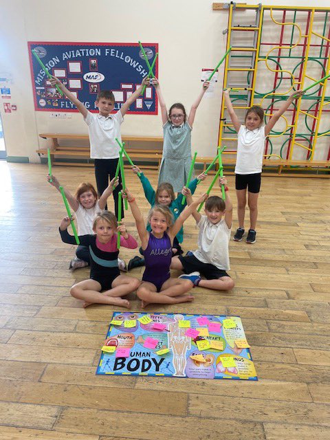 Lakeside_school's tweet photo. Pound club learnt about their bodies, had fun and did lots of exercise. #fitnessisfun #generationpound @letsgetahead https://t.co/j0Z6TlBsb0