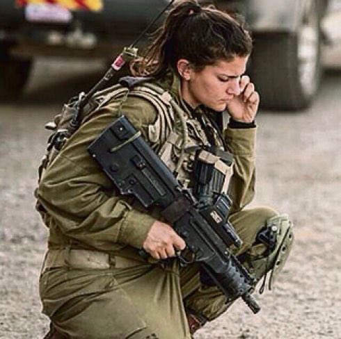 الرائد “أور ليڤني” سيتم ترقيتها وتعيينها قائدة لكتيبة قطط الصحراء التي تحمي الحدود الإسرائيلية…