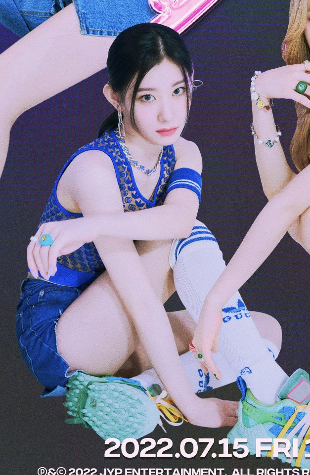 chaerdata's tweet photo. 📢[BRAND REPUTATION CHALLENGE FOR CHAERYEONG] 

Boost Chaeryeong’s Brand Reputation by replying with: 

LEE CHAERYEONG
있지 채령 #있지  #채령  #ITZY  #CHAERYEONG  @.ITZYofficial + positive words

GOALS:
🔒 100 replies
🔒 20 retweets https://t.co/qNWCpwhnf8