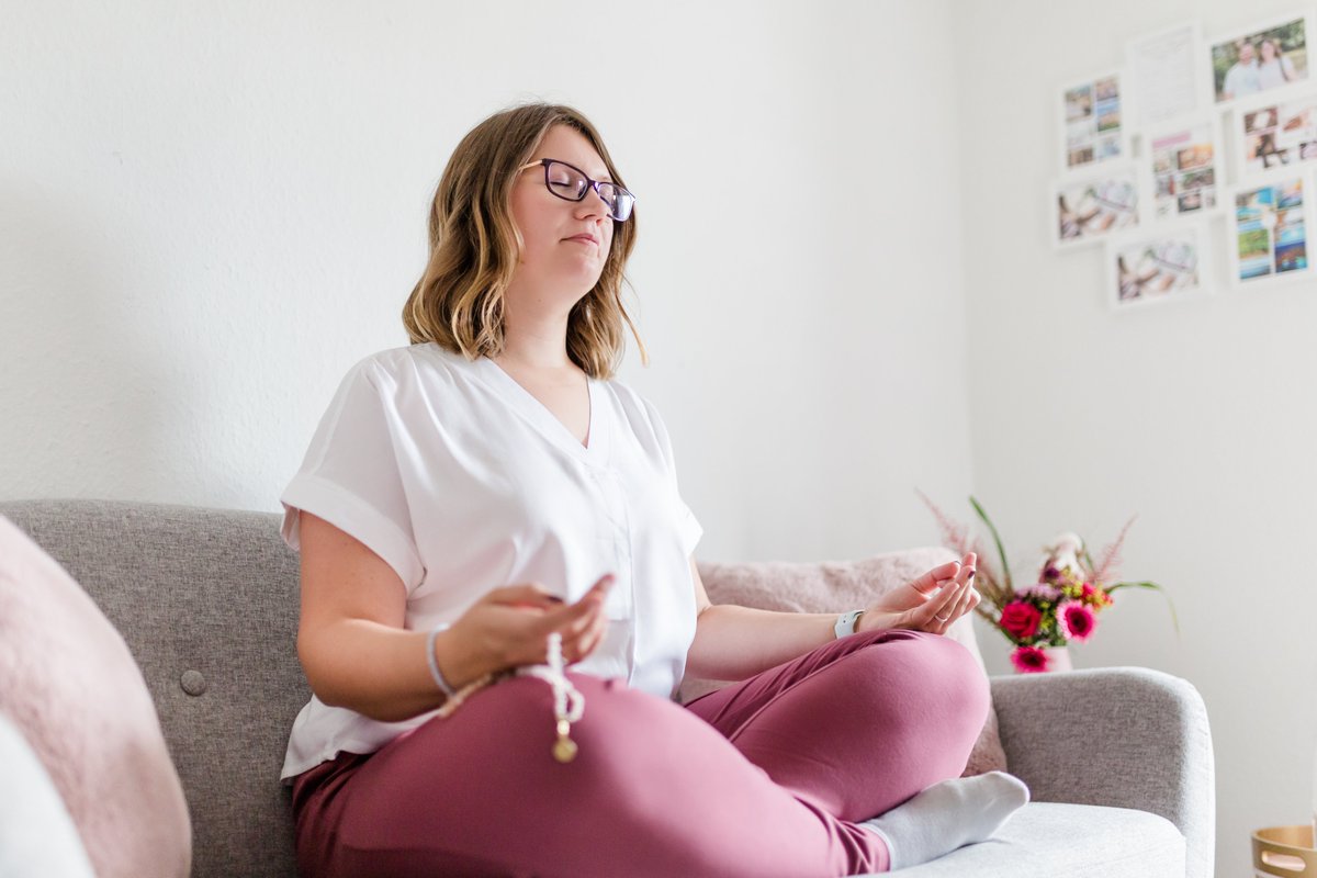 Nach 7 Jahren Hochzeitsfotografie und Fotografin für Familien und Paarfotos, ändere ich meine Berufung hin zu #PersonalBranding Fotografie für kreative Selbstständige. Von Portraits bis hin zu working Process im Brand Style entstehen Fotos, die Dich und dein Business-Ich zeigen.