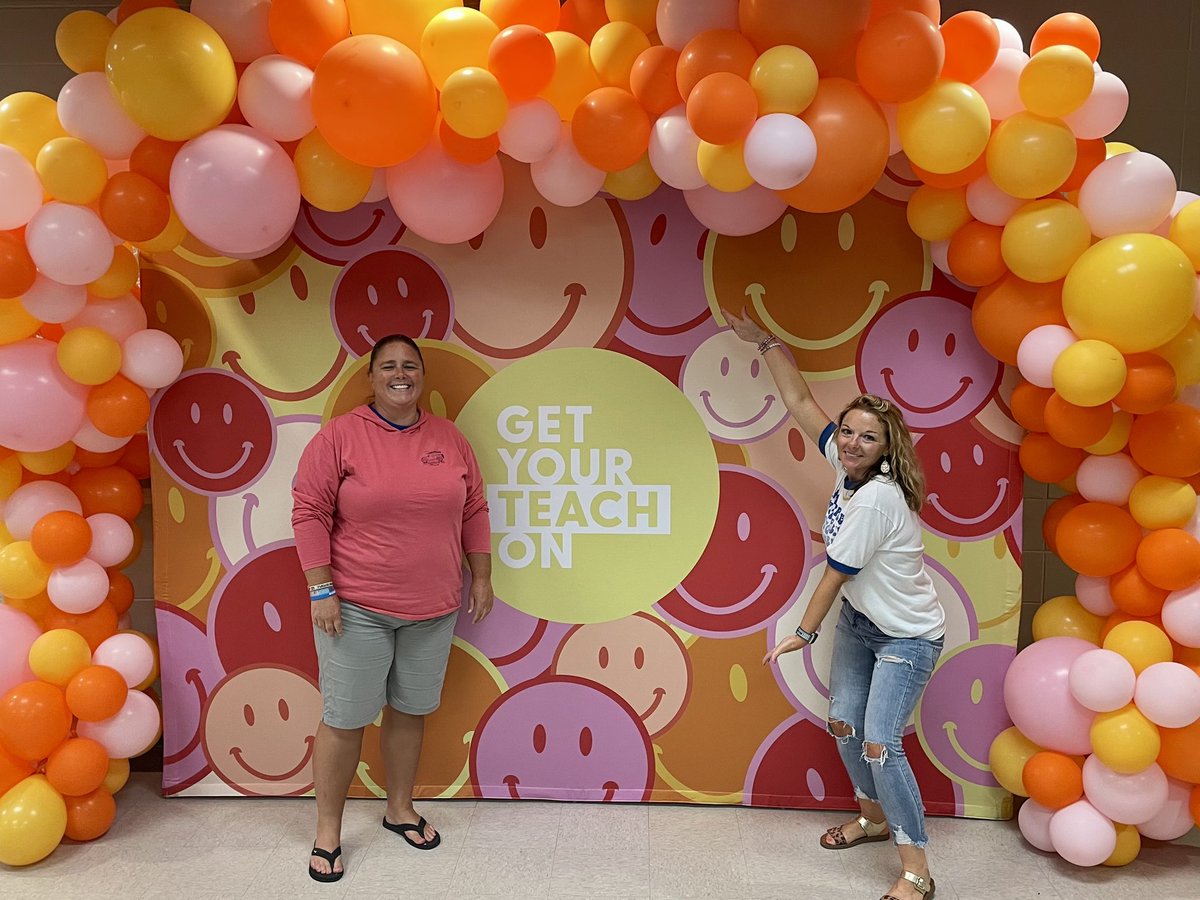 Getting Our Teach On and being inspired for this coming school year! #GYTOxIN <a href="/heywadeking/">Wade King</a> <a href="/heyhopeking/">Hope King</a>  <a href="/ReederReeders/">WhitneyReeder</a>