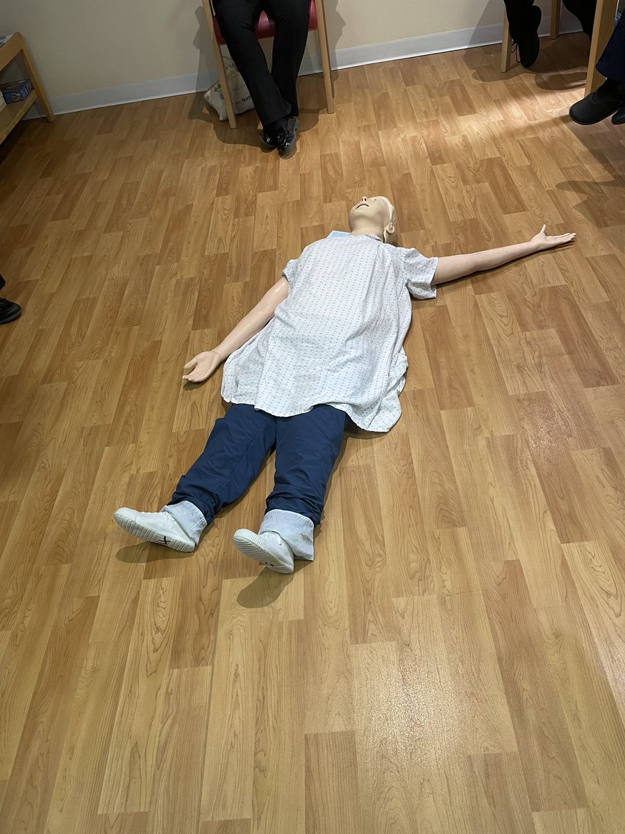 Great learning today, loved how the team interacted and supported each other. Ensuring Lady M (see picture below 🙃)  received medical attention @NorthMidNHS <a href="/DeborahPT4/">Deborah Watkins</a> 
Still buzzing from the simulation session, great work 🤩<a href="/Idi15340211/">Idi</a> @T8sister #TeamEmerald #sharedlearning