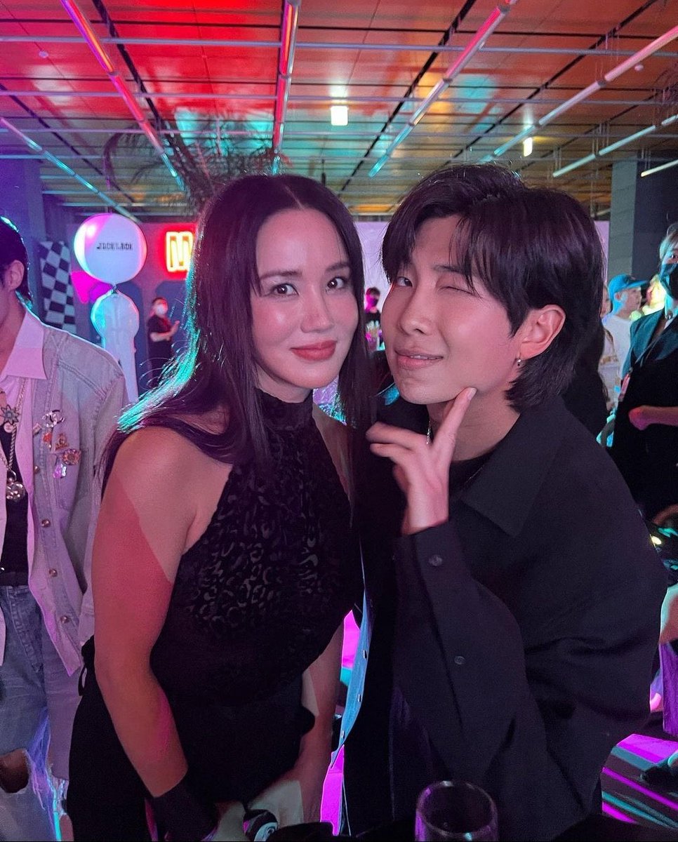 CloutNewsMedia's tweet photo. RM, Jungkook, V, and Jimin at Jhope's #JackInTheBox pre-release party 📸❤️

#rm #kimnamjoon #namjoon #jeonjungkook #jungkook #jk #v #kimtaehyung #taehyung #tae #parkjimin #jimin #bts @bts_twt #jhope #hobi https://t.co/EIvT9fonf5