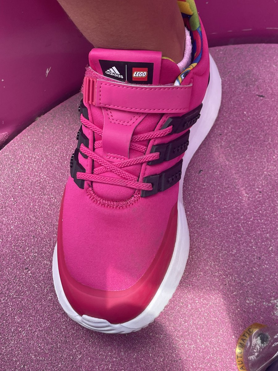 WithDaughters's tweet photo. This is mega happens when you have a #LegoBuilder in her #LegoAdidas @adidas @adidasUS shoes
@LEGOLANDNewYork for her Birthday
#LEGO #Lego90Years @LEGOIdeas @LEGO_Education @LEGO_Group @NYCDadsGroup @homedadnet @dad2summit @sundeepbhutoria @DJFreshSA https://t.co/IkDZQX3qUq