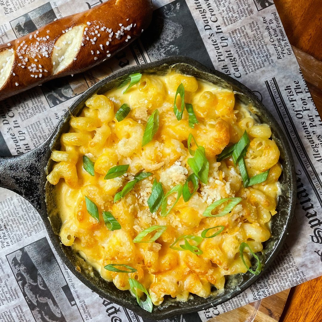 The forecast for today is Mac &amp; Cheese 😋 Celebrate #NationalMacandCheeseDay here at Short North Pint House!