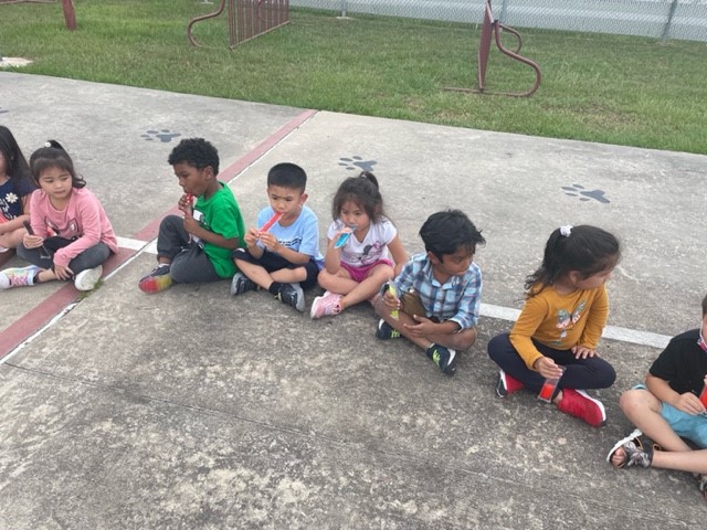 PearlandISD's tweet image. Bilingual/ESL Pre-K &amp;amp; Kinder students participated in exciting science experiments, had tasty snacks, learned a lot and had fun while attending summer school in Pearland ISD. #WeAreKnowledgeable #WeArePearlandISD