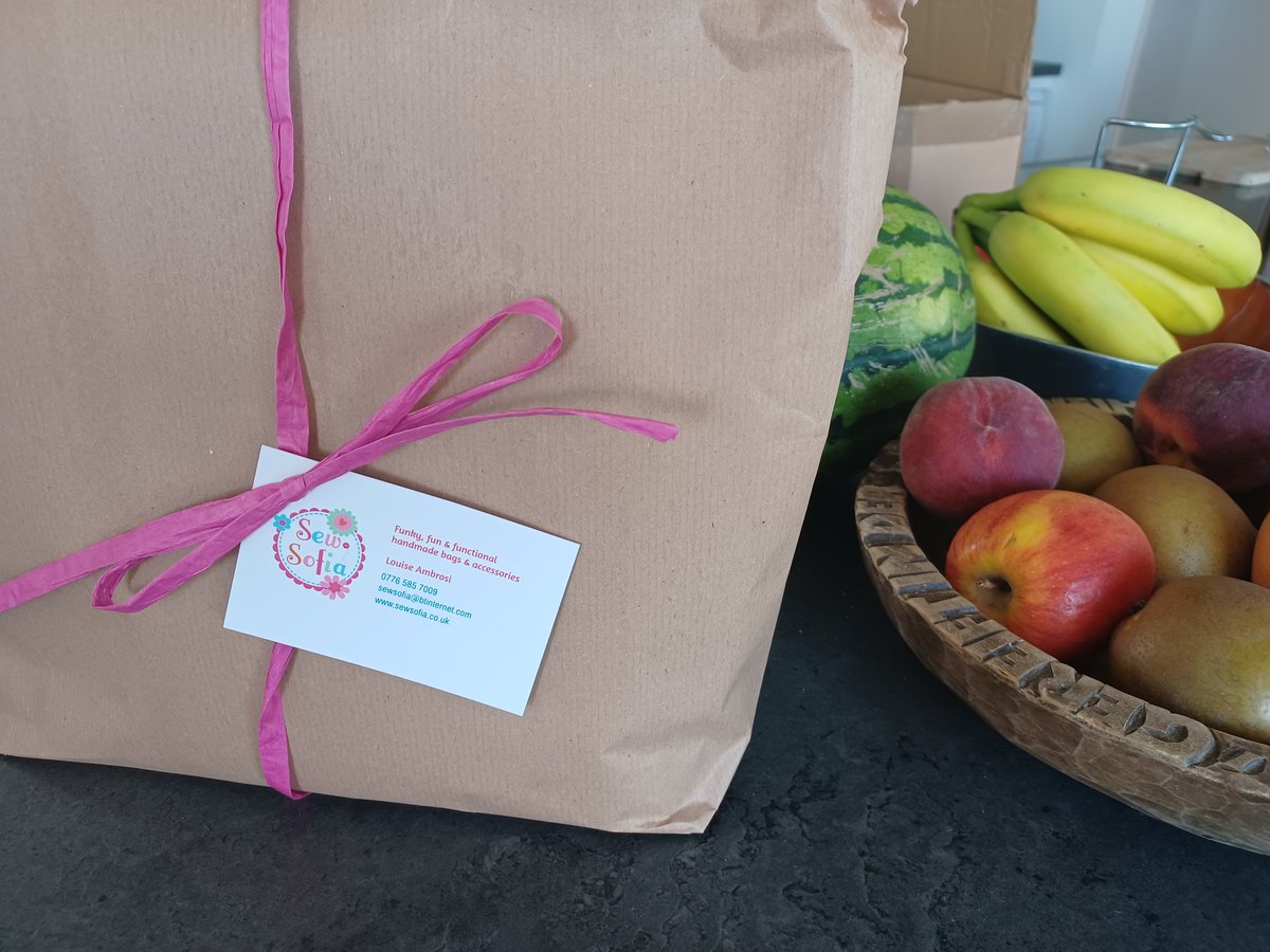 A handmade, practical, funky gift for someone special and you can count on <a href="/Sewsofia/">Sew Sofia</a> to package it beautifully when she knows it's a pressie! #giftideas #handmade pic.x.com/zOogHNfnOm