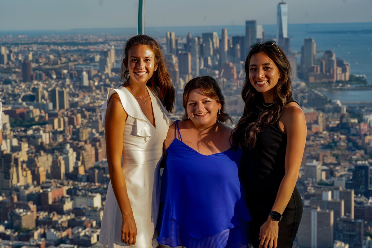 rebeccasreynoso's tweet photo. When the professional photos hit from #MuleSoftCONNECT 🔥  

And that's the actual background...not one of those fake ones. Sheeeesh 🥵 

#WomenWhoMule @MuleSoft https://t.co/vIjStKph9R