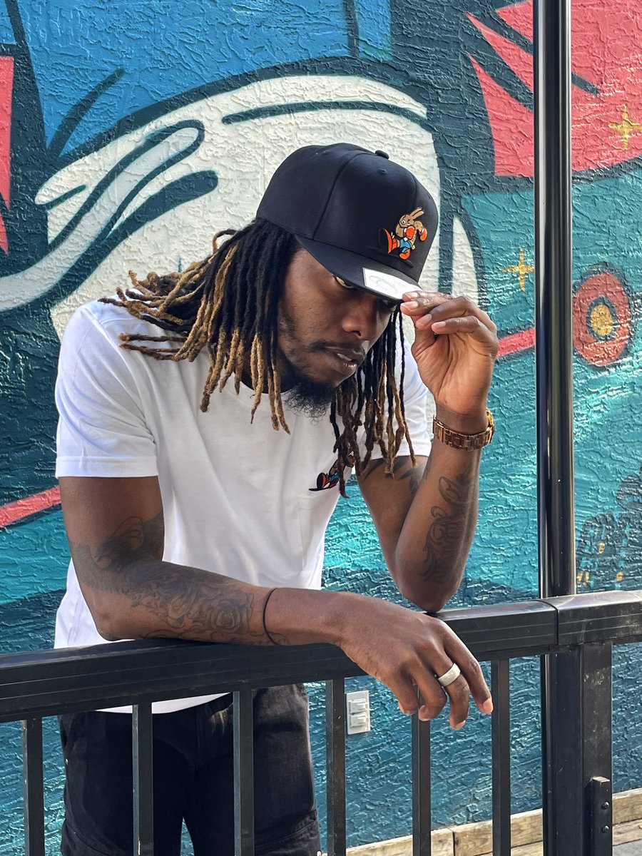 makegastown's tweet photo. The @BillionBuns #Flatbrim #Snapbacks are now available IN STORE and online! 6 βBunβ designs to choose from!
This new collection by #yvr artist @Chairman_Ting is exclusive to MAKE: https://t.co/6fFA6OG3vj
#BillionBuns
#bb #chairmanting
#NFTsYouCanWear
#CarsonTing
#nft #nfts https://t.co/ujxPqJfXlt