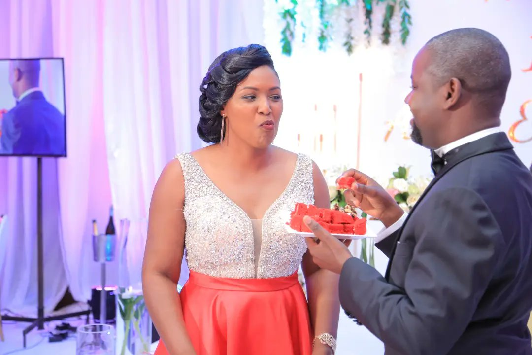 cakestudio_ug's tweet photo. #ThrowbackThursday
#cakeeating @Thomas_Tayebwa and Anita's Cake moments.
If the #deputyspeaker @Parliament_Ug did it, you can also do it.
Call/Whatsapp us on 0757310583 /0780372203 / 0706740071 /0706225800.
#throwback #tastyartcake๐๐๐ #cakestudio #cakeforwedding https://t.co/kcegJznJGy