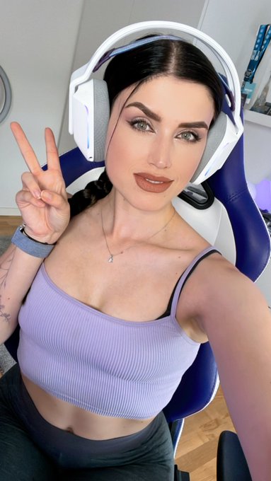 Any gamers in the chat? ?
Live rn over on Twitch! Link below ⬇️ https://t.co/FsVXDNDyJz