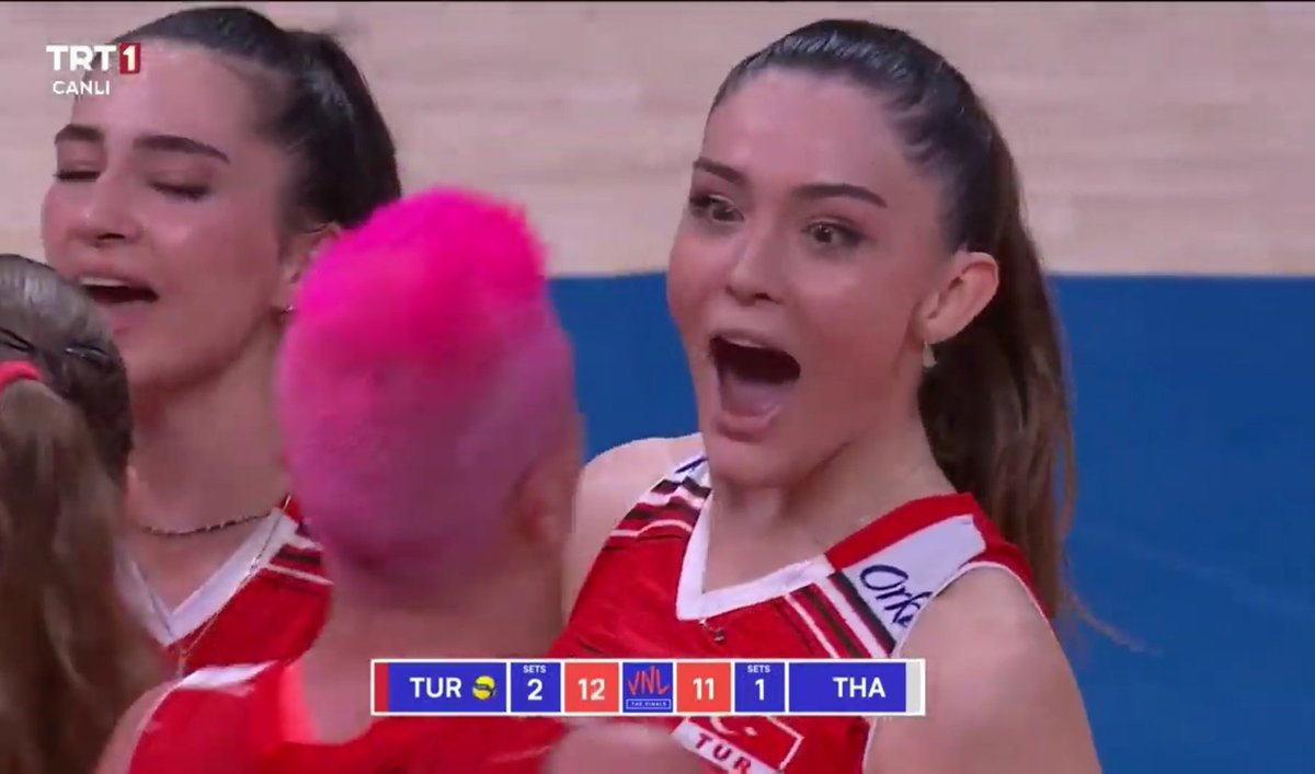 mucaslaa's tweet photo. Zehra The meme Quenn #FileninSultanları #VNL2022 https://t.co/85TJTKRmQg