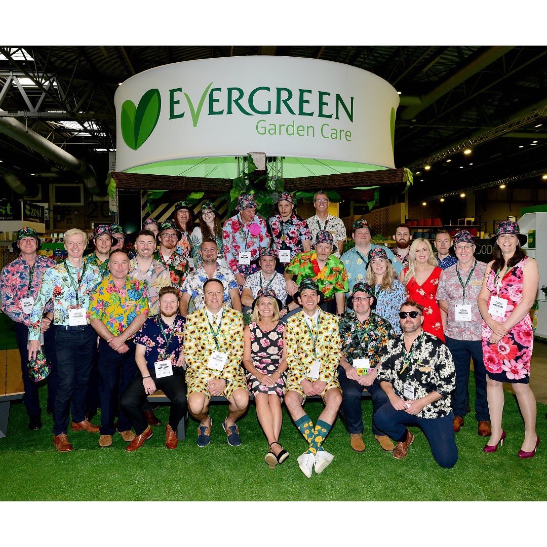 Greenfingerscha's tweet photo. #tbt ➡️ #FloralThursday two weeks ago @Glee_Birmingham!
What a brilliant (record breaking?!) effort by everyone who #gotinvolved for #Greenfingers this year - weren’t there some botanically-brilliant outfits on show?! 🌸🌼🌺🌻
Thank you so much for all your support…💚 https://t.co/I1V4fQseAf