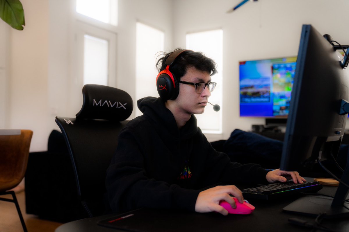 TheValTimes's tweet photo. BREAKING: XSET Zekken is refusing to play on stage at Masters Copenhagen until they replace the Redbull’s with chocolate milk. https://t.co/01Md7gYjbc