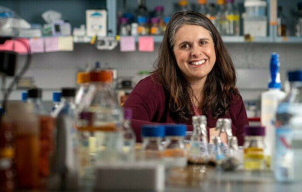 A new study has unraveled a mystery scientists had previously not been able to pinpoint:

How proteins move disease-causing substrates across Tuberculosis cell walls.

“That was really fortuitous, and it’s a good resource for other researchers.”

go.nd.edu/b69ee7