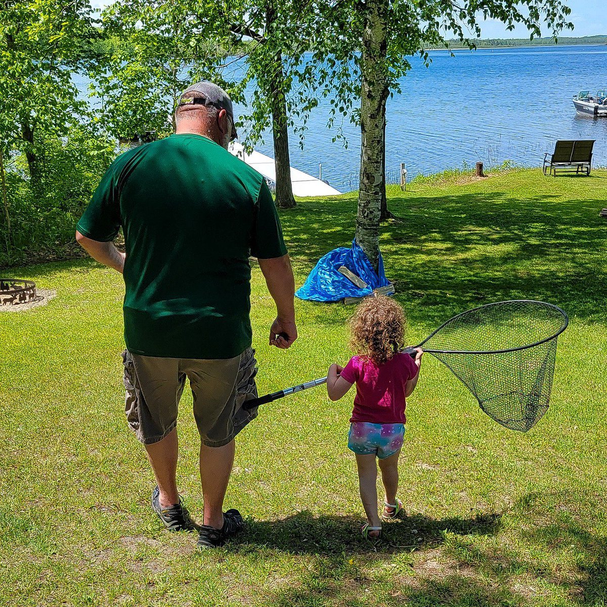 “Going fishing with Papa”-photo shared by Ashley Lund (Kent Wolter and grandaughter). Guests at Wildwood Resort. Read the report: bit.ly/3vbo2h9
#fishingforwalleyes #grandrapidsmn #fishingforcrappies #fishingfornortherns #onlyinmn #FishMN #fishingtrip #mnfishing