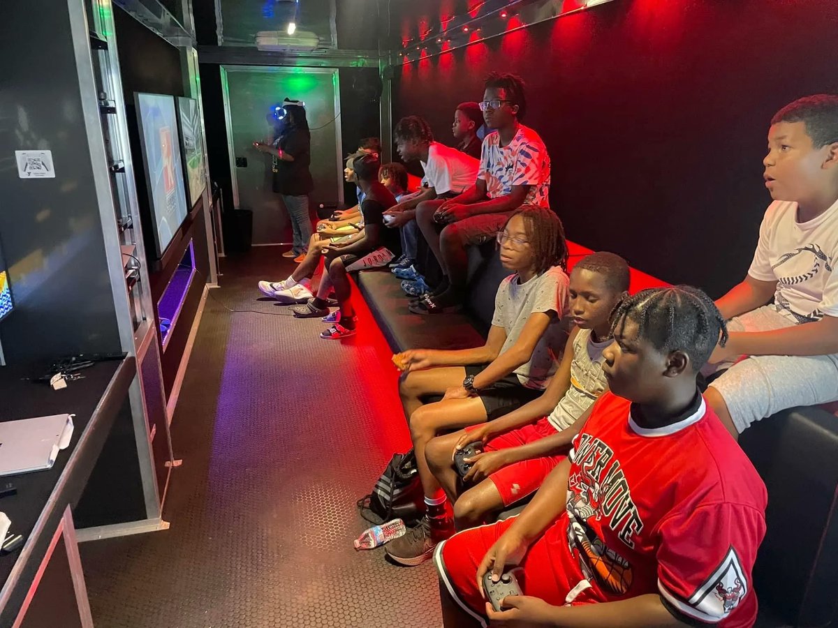 YMCADallas's tweet photo. We are so thrilled to have unveiled our 1st mobile Y unit, the Tech Hub! It’s an interactive learning environment filled with STEM education, gaming and more. The 2nd unit (Rec Hub) is coming soon and will provide recreational sports and board games.
🔗: https://t.co/rMYkMO7S9V https://t.co/zsGV61d8n0
