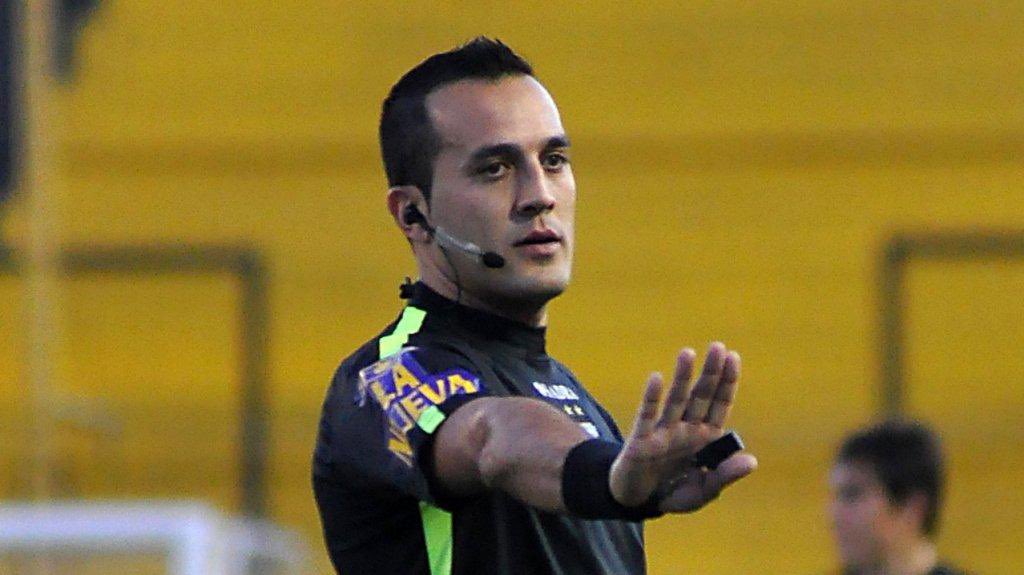 MonzaLucas's tweet photo. 👨‍⚖️¡Ya están los jueces del #ClasicoRosarino!
La #AFA dio a conocer los árbitros que impartirán justicia entre #RosarioCentral y #Newells el próximo jueves en Arroyito. Espinoza será el principal, Baliño irá al VAR y Merlos estará de cuarto árbitro. https://t.co/8jPyBiCRjt