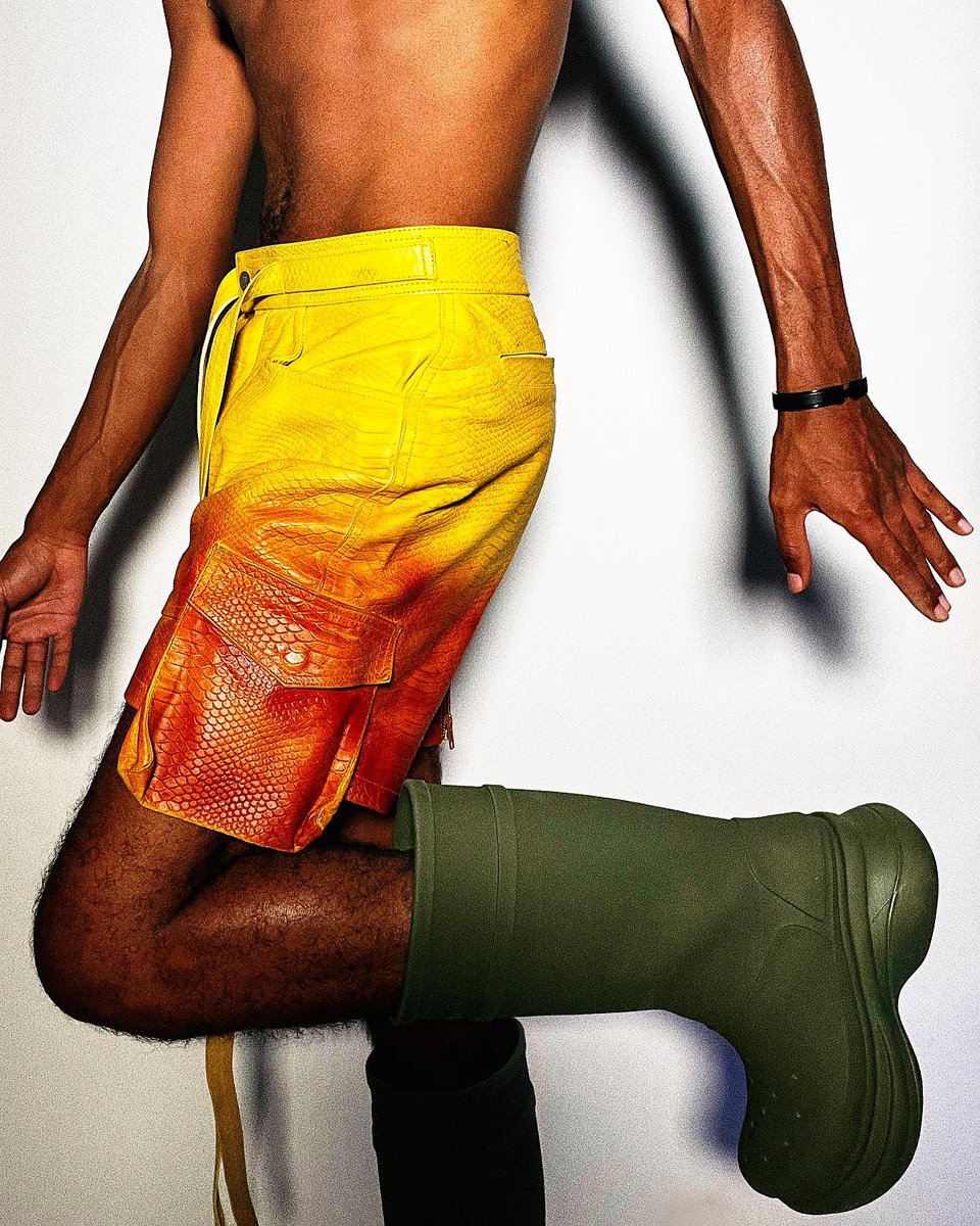 JacqFlock's tweet photo. Just dropped my leather sunset leather shorts @FLAUCEWORLDWIDE can y’all help me spread the word? It cost $0.00 to support a black business. https://t.co/r9cxTlf79p