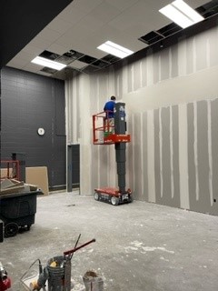 COEMankato's tweet image. Behind the scenes of our Aviation simulation lab! Thanks to @flymankato, we’re excited to add a second jet simulation unit this coming fall. To make room for the new unit, crews are currently installing a second bay. ✈️✈️✈️ #Aviation #JetSim #SummerRemodel