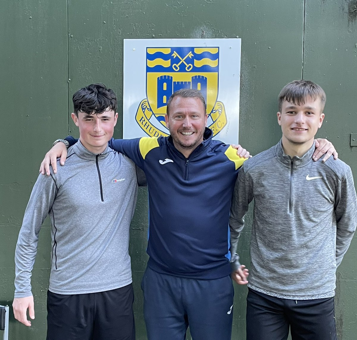 barneyefc79's tweet photo. Fantastic signings for @FcRhuddlan 
Luca Bennett CM 18yrs 
Harvey Bennett CAM 16yrs 
Ryan Gordon MID 18yrs
Harvey Gordon DEF 17yrs
Elliot Turner LWB 16 yrs
Kenz Collier GK 16yrs

Harvey Bennett recently left Liverpool FC and the others have signed from Prestatyn Town Academy 💥✍🏼 https://t.co/OTiQFH019j