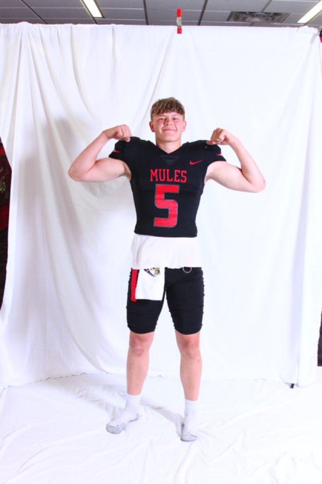 After a great conversation with <a href="/JoshLamberson/">Coach Lambo</a> I am very proud to have received my 2nd offer from the University Of Central Missouri ⚫️🔴