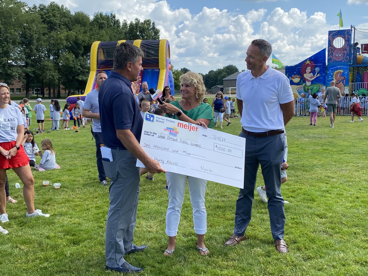 WOPublicSchools's tweet photo. What's the proper way to end session #1 of summer school?

With a @MarandaTV Park Party of course!

Thank you to everyone who came out, our kids LOVED it! 

#GoWO 

◼️🎪◻️ https://t.co/BUekGQWynj