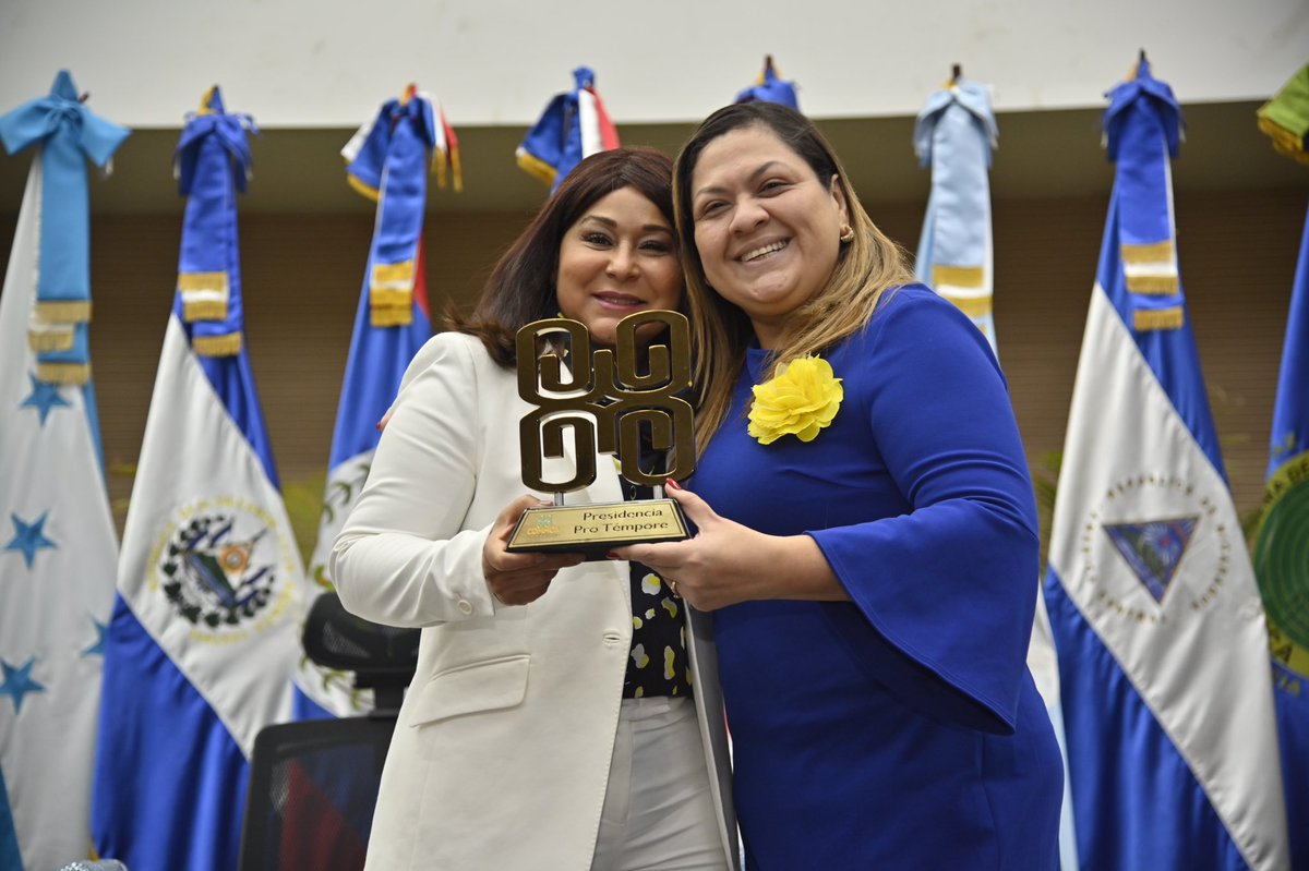 MayrajimenezTFJ's tweet photo. Honrada de asumir la Presidencia Pro Tempore del Consejo de Ministras de la Mujer de Centroamérica y República Dominicana @STMCOMMCASICA @pptsica 

#MMujerRD #STMCommcaSica #Sica #Commca #PptSica #EstamosCumpliendo #EstamosCambiando https://t.co/00NfDoAjur
