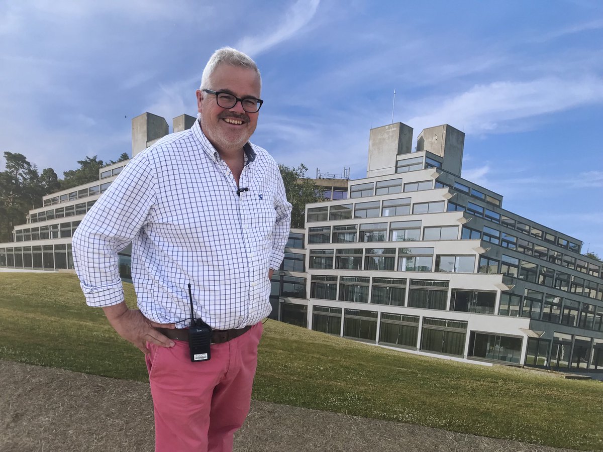 MikeLiggins's tweet photo. Live at the ⁦@uniofeastanglia⁩ as students of 2020/21 finally get a degree ceremony https://t.co/iT5V2iSkhE
