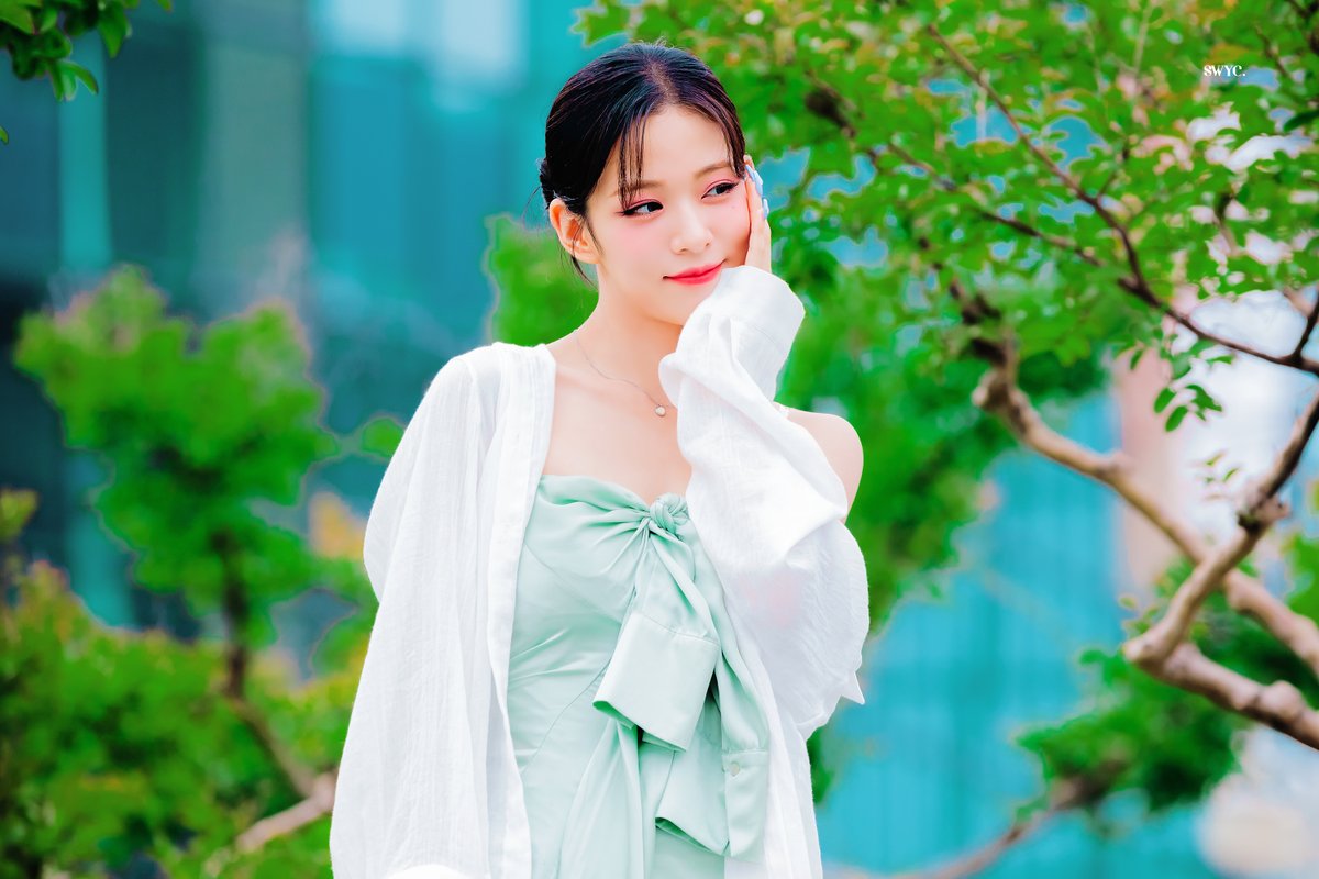 sw_chaeyoung's tweet photo. 220708 HQ

#프로미스나인 #이채영
#fromis_9 https://t.co/sulaobxCzh