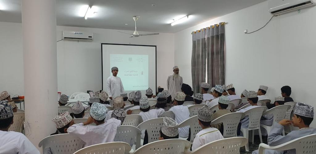 تم اليوم بمركز الأمل المشرق التعريف بسوسة النخيل الحمراء بالتعاون مع دائرة الثروة الزراعية وموارد المياه بسناو وقد إلقاء المحاضرة المهندس يوسف محمد الرواحي