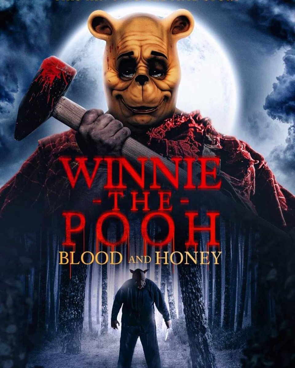 ¡PRIMER POSTER DE WINNIE THE POOH: BLOOD AND HONEY! 🐻🔪 La primera adaptación libre de derechos de autor de #WinnieThePooh será una película del oso pero como un asesino serial.