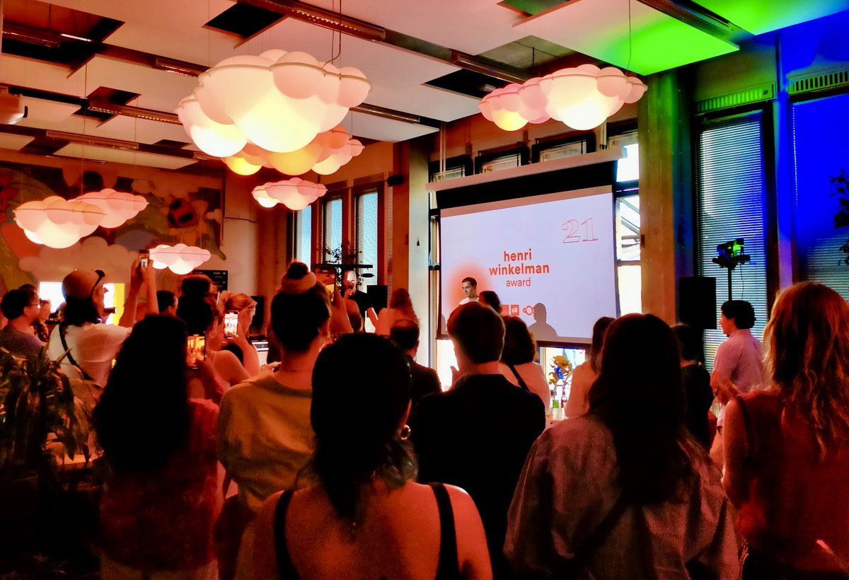 ondernemers010's tweet photo. Vandaag GRADUATION SHOW 2022 van @wdka. Toch de uitreiking van de Henri Winkelman Awards nog gevierd! De prijzen🏆 zijn afgelopen winter digitaal uitgereikt maar vandaag hebben we winnaars Serana Angelista & D’Avalonne van Dijk 'n live applaus gegeven👏👏
#HWA #WDKA #ondernemen https://t.co/jcmH0XAtGN