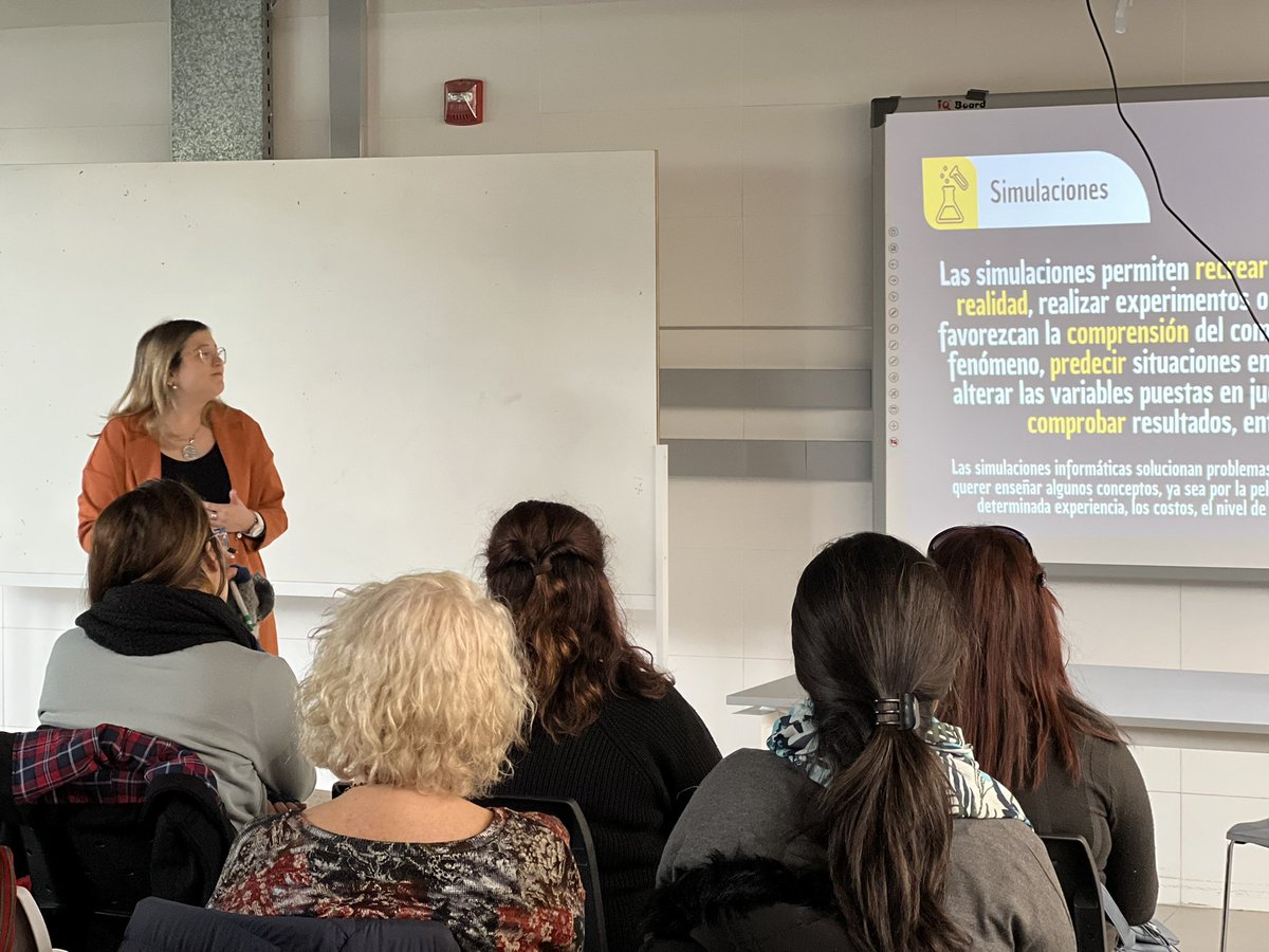 ana_perezespagn's tweet photo. 📍Congreso de profesores de Química en la @UTECuy de Durazno, organizado por ADEQ

Ponencia de @agusc21 sobre simuladores y escape room en la enseñanza de la Química 👏🏽 https://t.co/YUV4BT81il