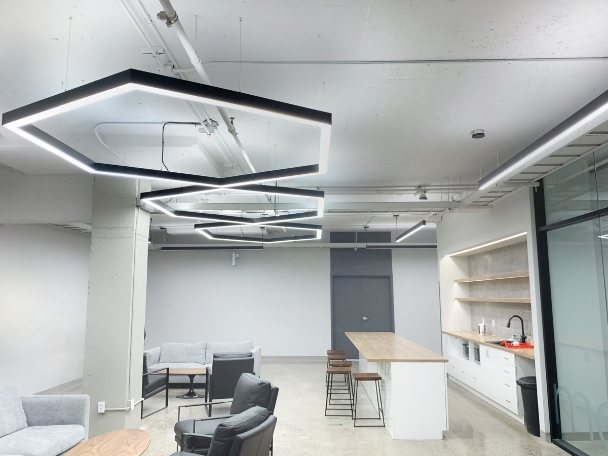 eralux_inc's tweet photo. ERALUX Linears are #limitless! The sleek collection is known for their flexibility to form intricate shapes, while the advanced #LED technology provides an efficient source of lighting. See this beautiful project below, all done using our #SPT series. https://t.co/jWnJbRtVIy
