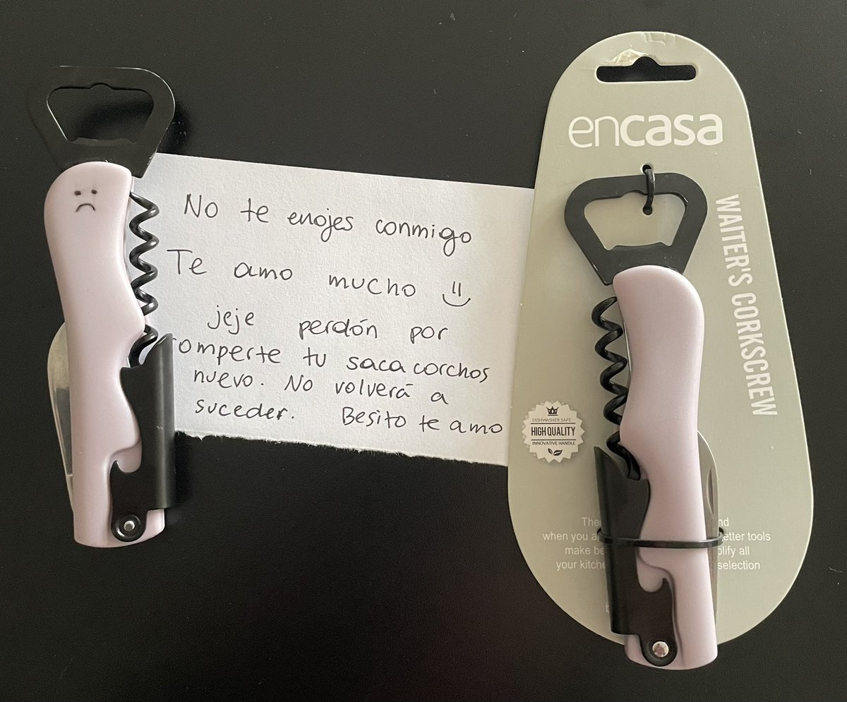 Mi novia es tan niña como tierna a veces.
Ni dos días duró el sacacorchos Victoria u.u