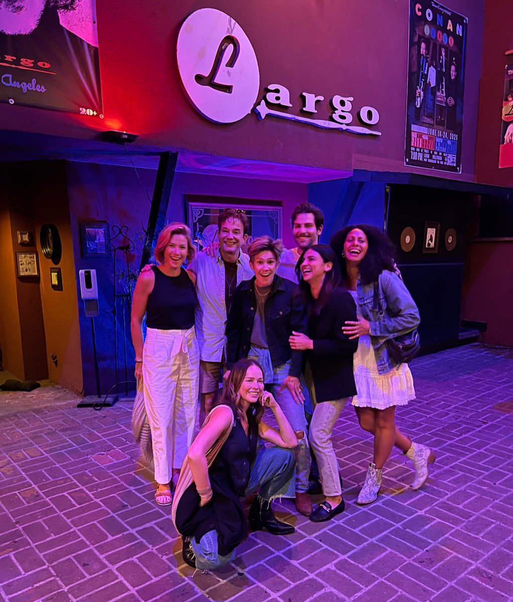 florianasource's tweet photo. Floriana at the Cameron Esposito show with the cast of #AMillionLittleThings! 

[📸 IG: @cameronesposito] https://t.co/YB52z6FOkr