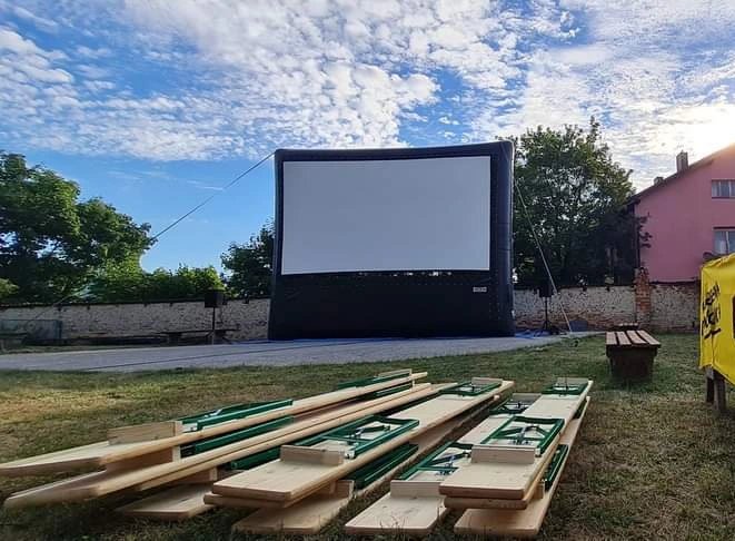visitbrinje's tweet photo. U 21h počinje kino na otvorenom 🤩📽🎞🎸 vidimo se... #brinje #visitbrinje #croatiafulloflife #brinjskoljeto2022 #summer #ljeto #visitlikasenjcounty #hrvatska #film #croatia #croazia #visitcroatia https://t.co/LEhwr61XT6