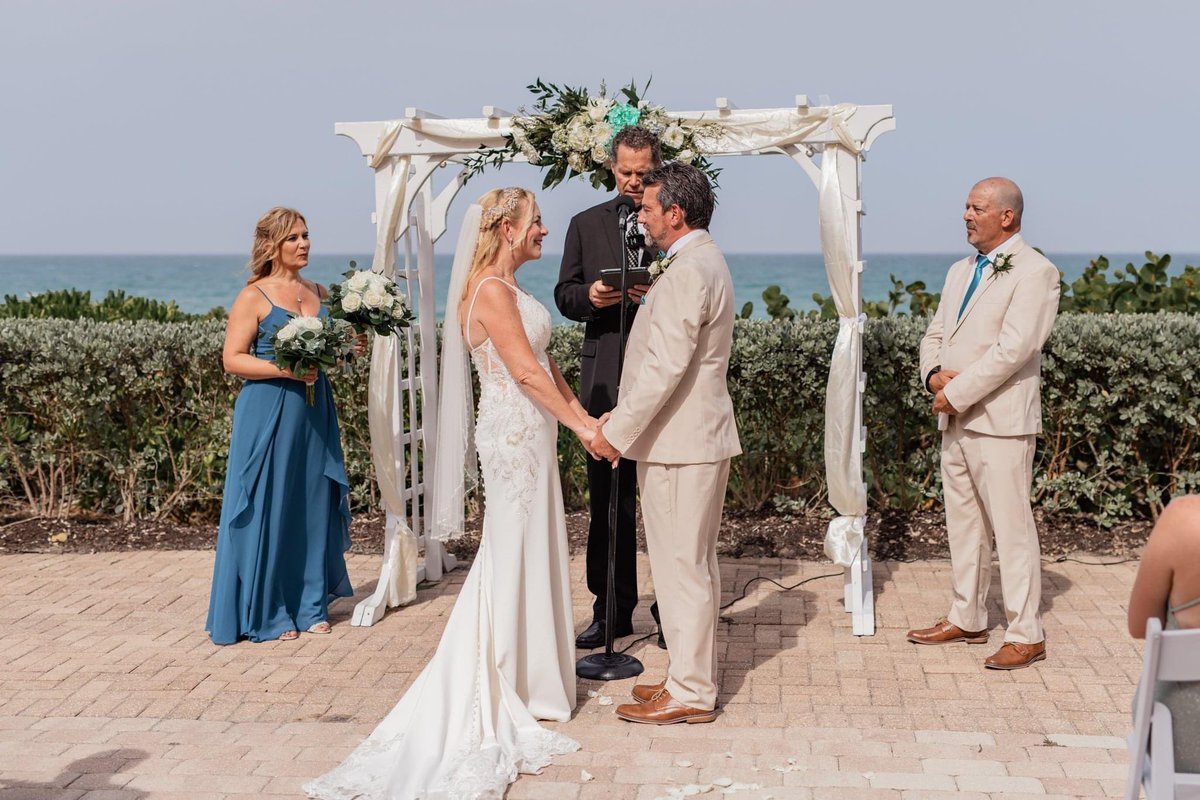 Here’s to love, laughter and happily ever after. 🌊

📞 (321) 421-1638
📩 Taylor.Fant@Hilton.com
ms.spr.ly/6181bxPDS
📷 Kaylie Marie Photography

#weddinginspiration #beachwedding #floridawedding #weddingceremony #justmarried